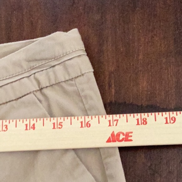 Express Tan Cargo Shorts Relaxed Fit - Picture 7 of 7